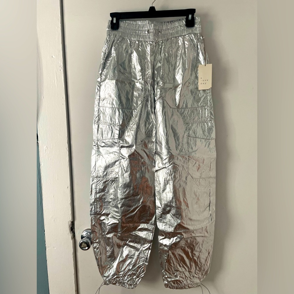 A New Day Metallic Silver Cargo Pant - Size XS